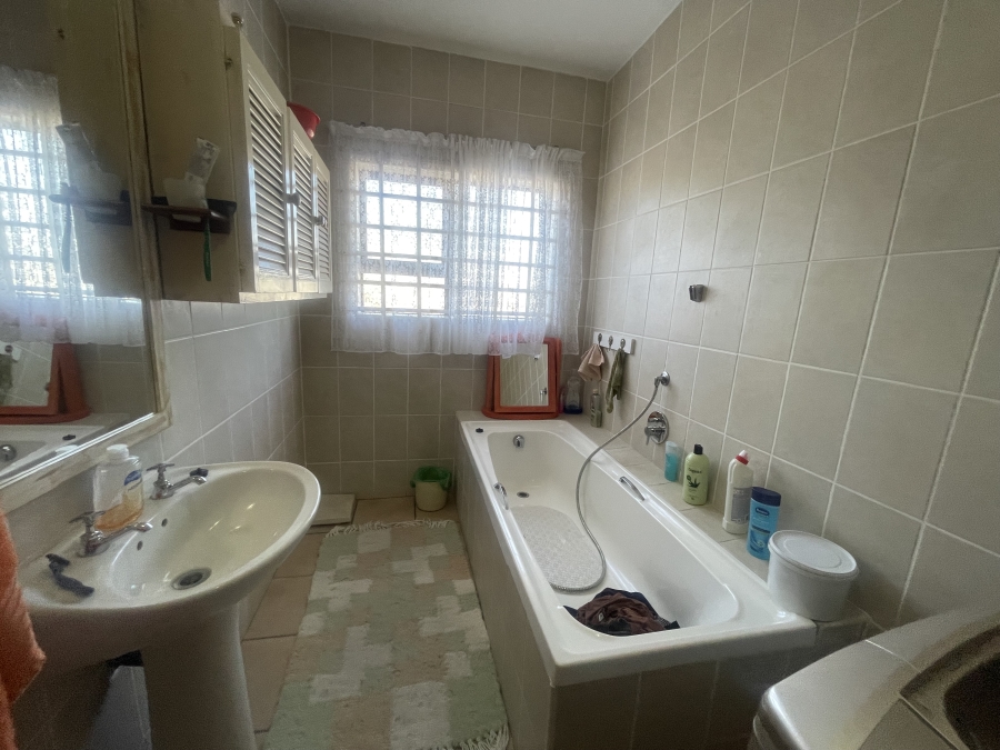 4 Bedroom Property for Sale in Cambridge West Eastern Cape